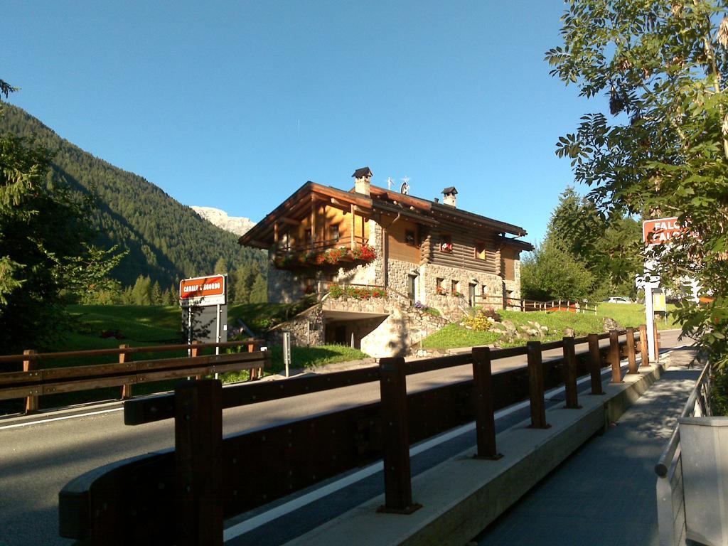 Casa Alpina Sant'Apollinare Hotel Falcade Buitenkant foto