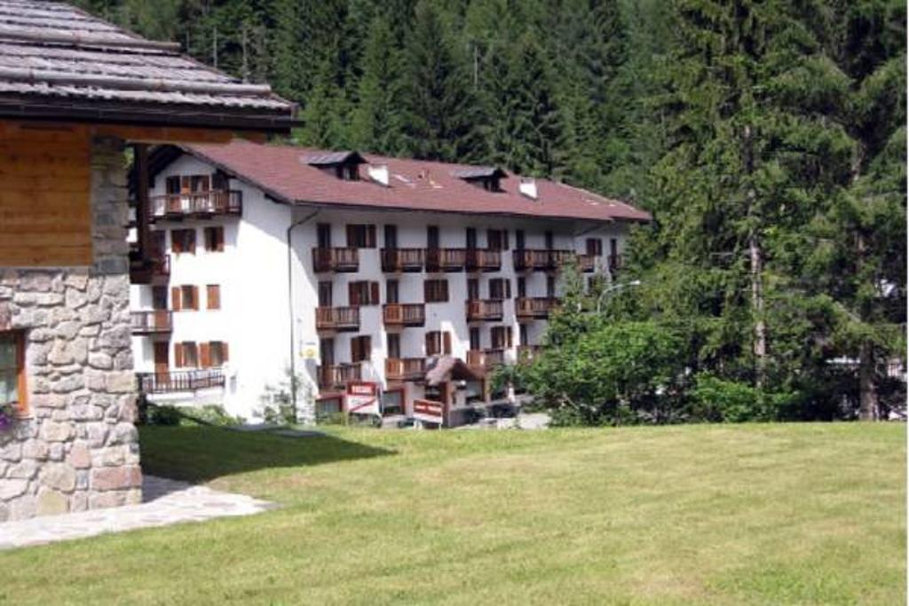 Casa Alpina Sant'Apollinare Hotel Falcade Buitenkant foto