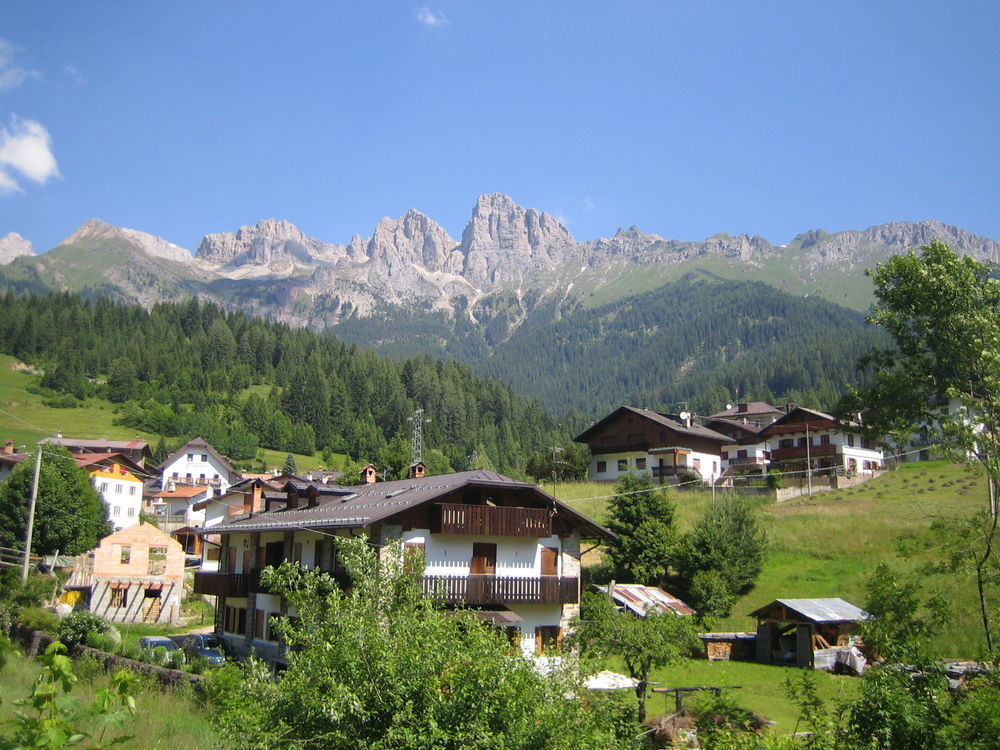 Casa Alpina Sant'Apollinare Hotel Falcade Buitenkant foto